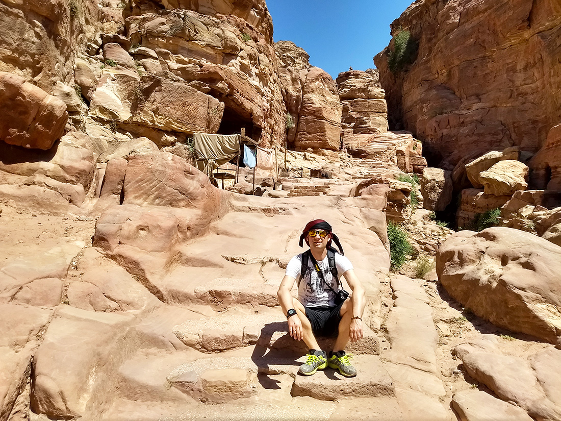 En Petra hay que subir escaleras. Ver todo en un día, según el estado de forma, puede resultar un tanto cansado.