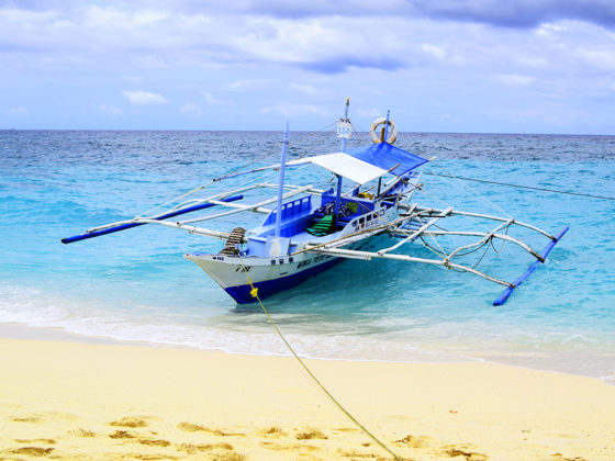 Bangka en Puka Beach, Boracay