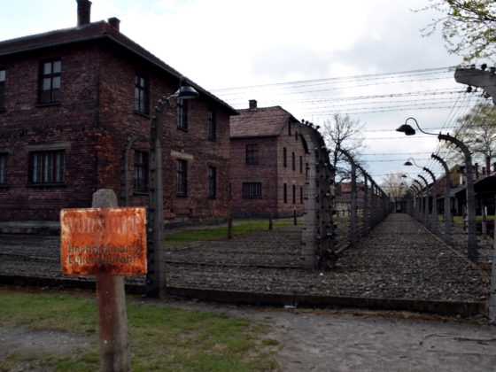 Vallas rodeando Auschwitz