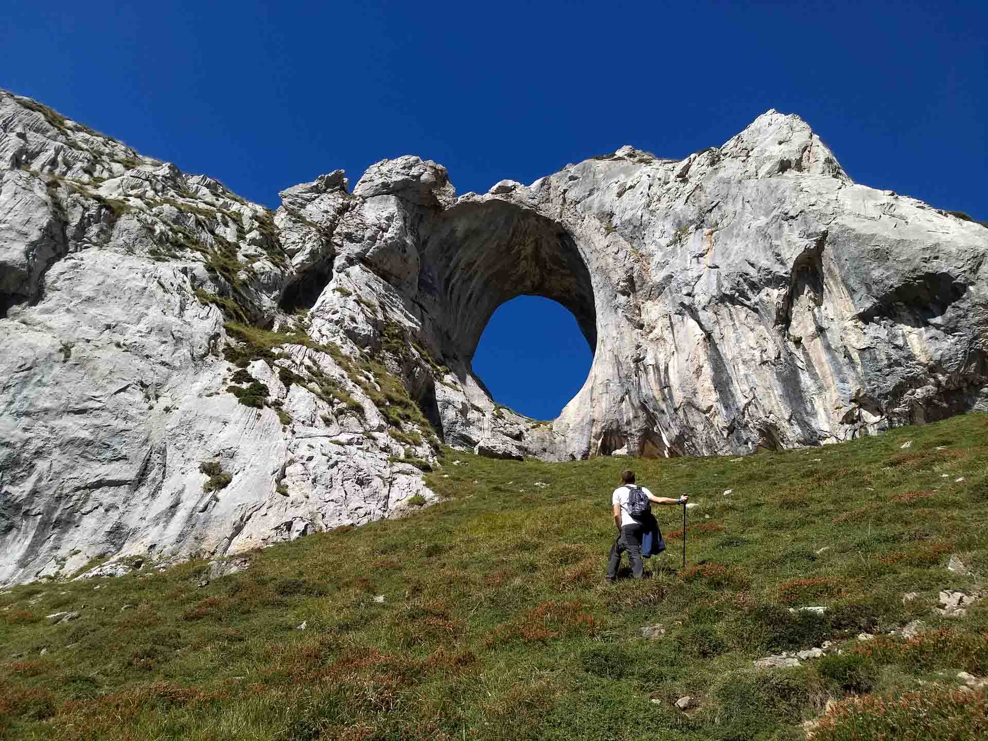 Ruta Ojo de Buey, Peña Mea. Senderismo en Asturias. – Animales Viajeros