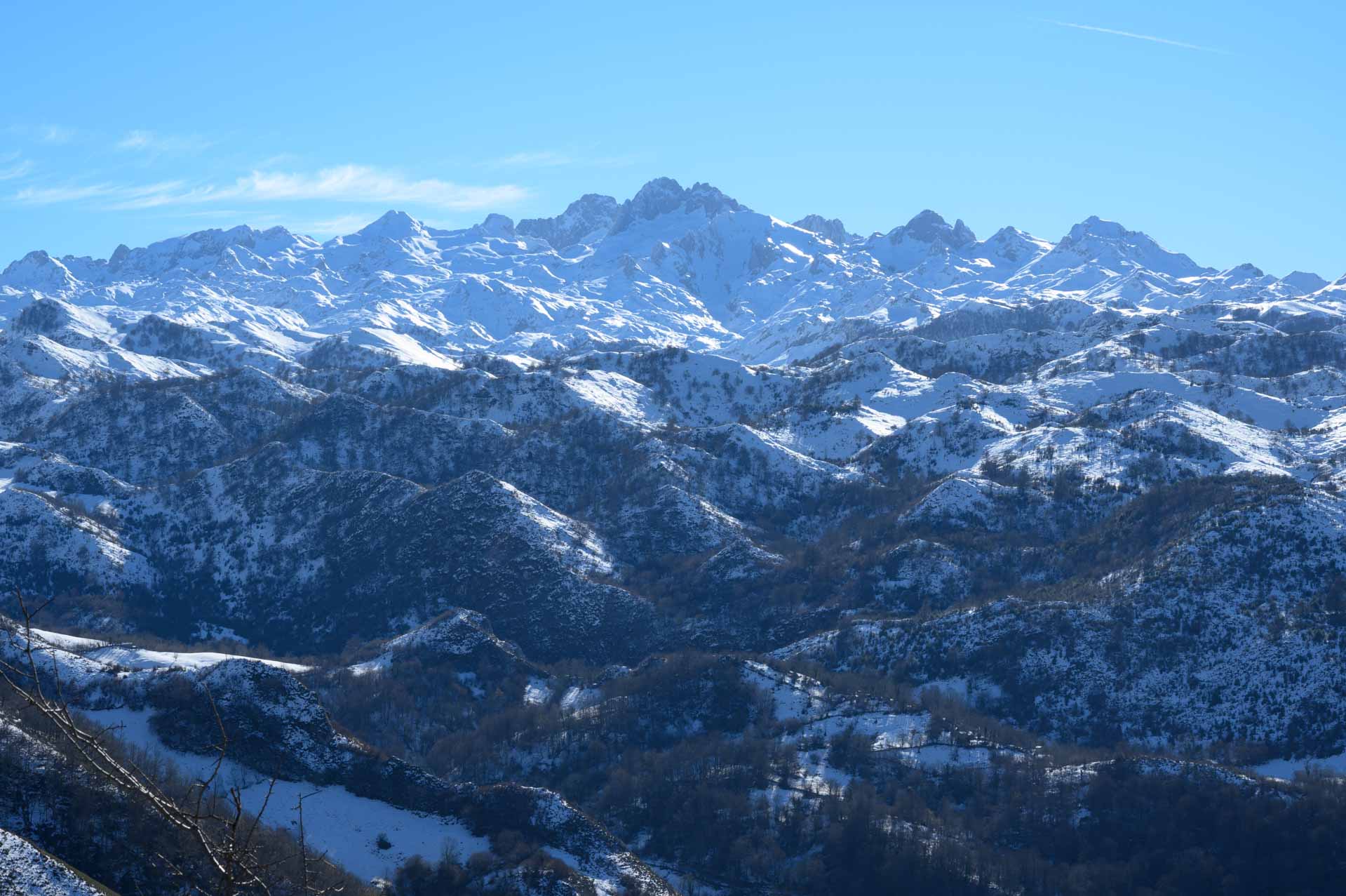 Vistas a Picos de Europa desde la Cruz de Priena en Covadonga