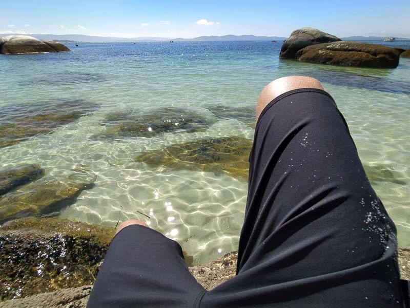 Agua transparente en islote de Areoso, Arosa, Galicia