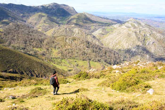 Desvio en Collado Brañabernes ruta pico la Mua, Comarca de la Sidra, Asturias