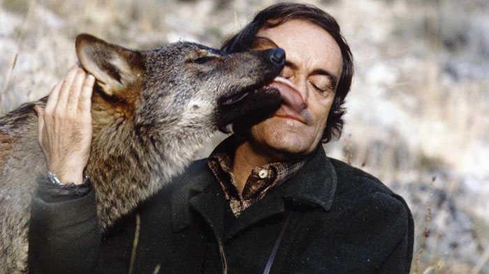 Felix Rodriguez y un lobo