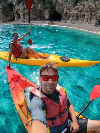 Kayak en Cala Luna, Golfo de Orosei, Cerdeña