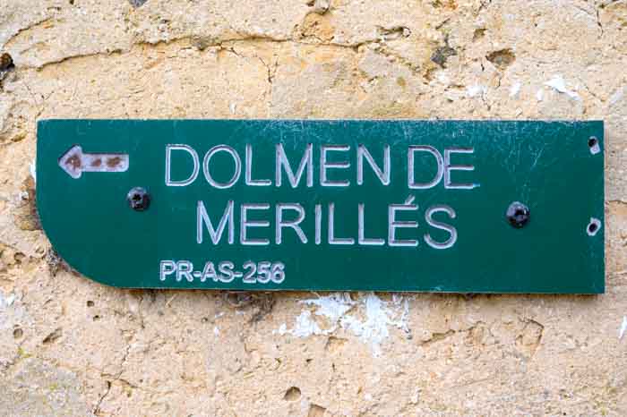 Marcas en la ruta al domen de Merilles en Tineo, Asturias