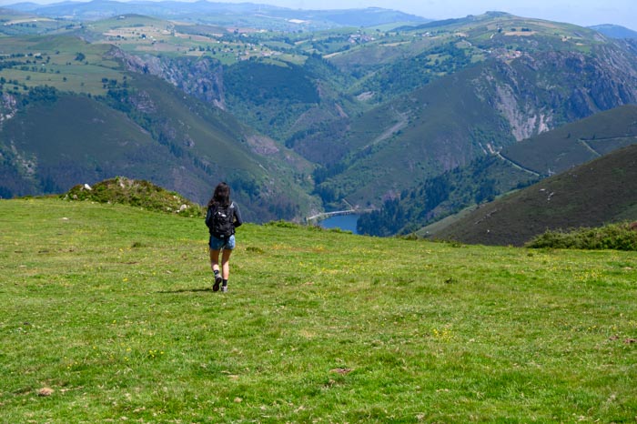 Panorámica en ruta al dolmen de Merillés en Asturias