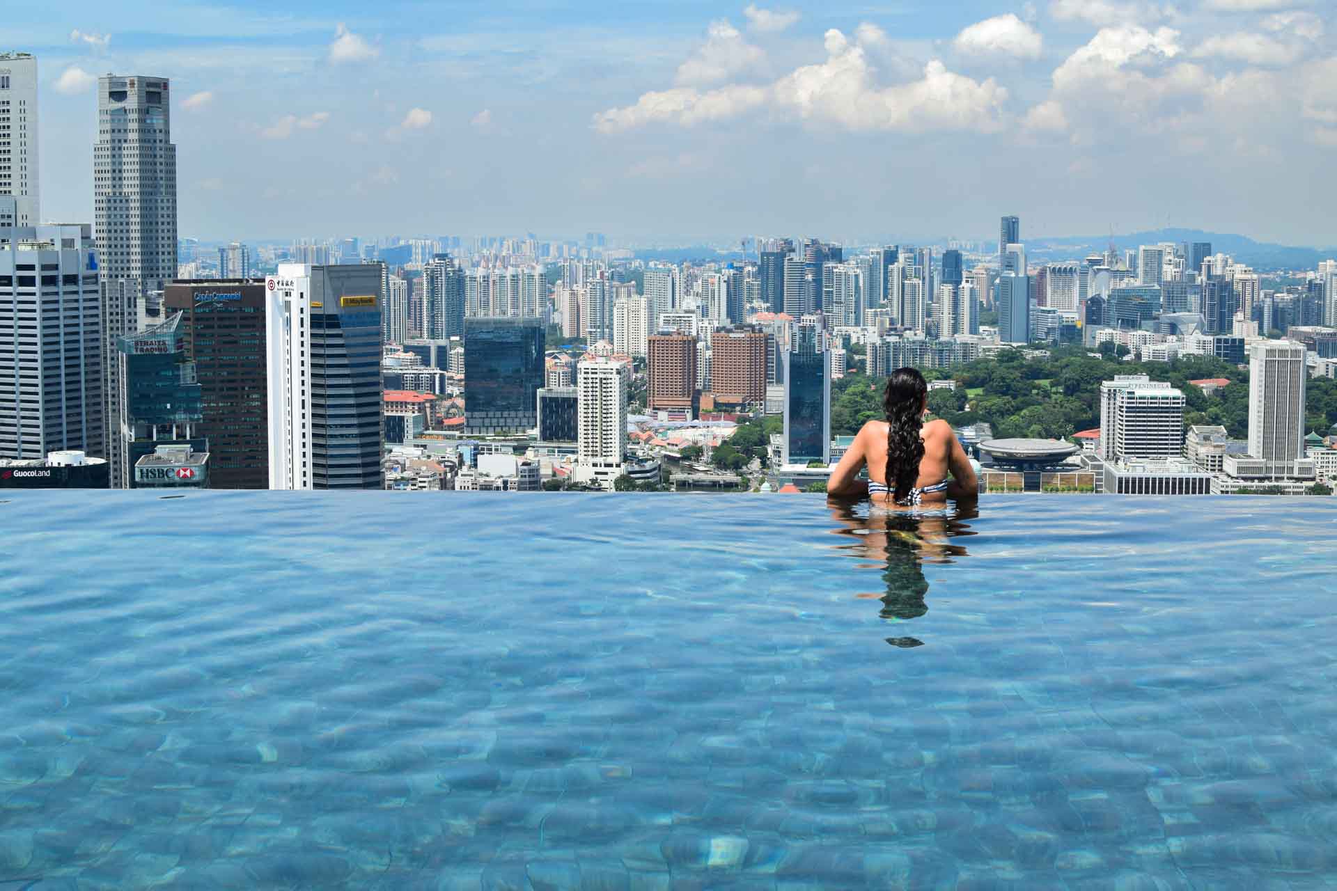 Animales Viajeros en la piscina infinita más famosa del mundo: hotel Marina Bay Singapur