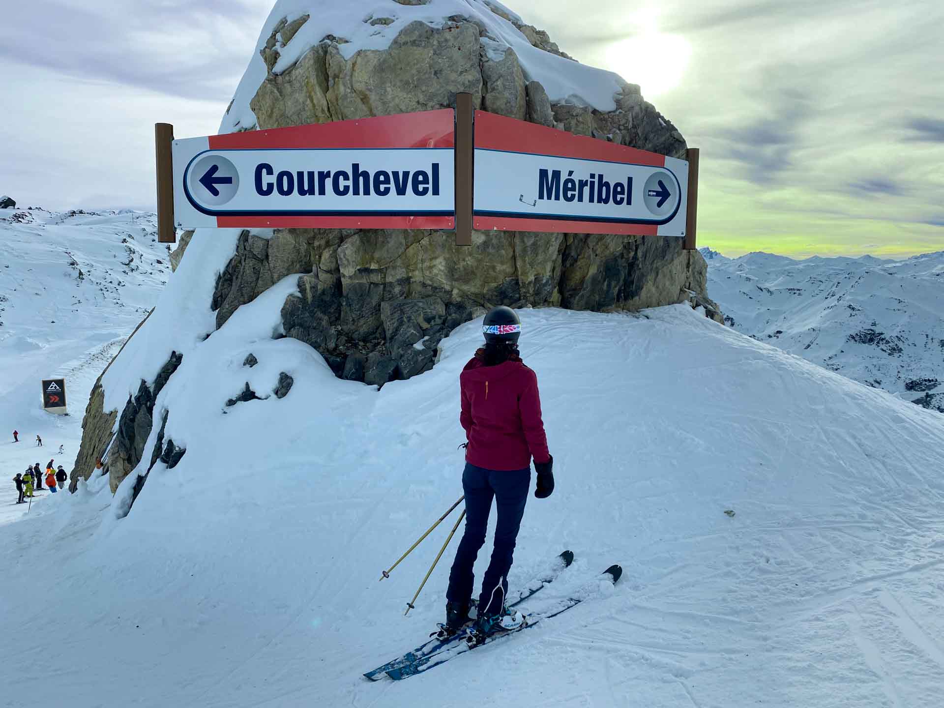 Carteles en 3 Valles indicando las estaciones de esquí de Meribel y Courchevel