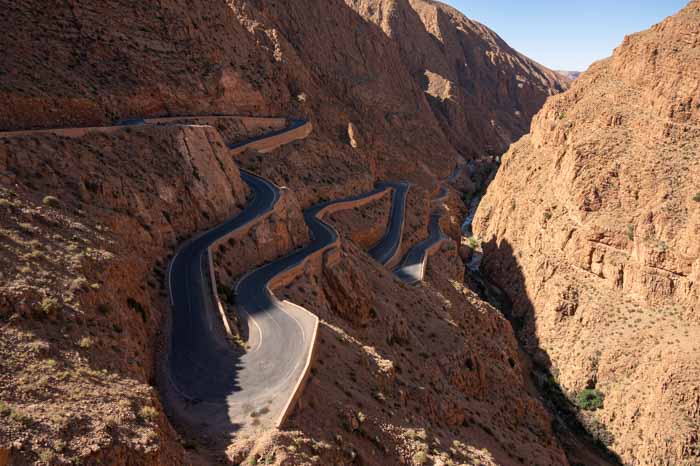 Carretera de montaña en el Atlas, Marruecos