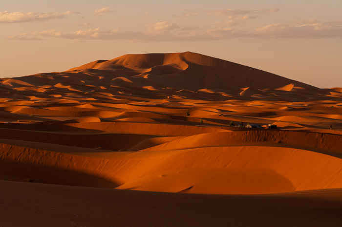 Dunas en el desierto de Merzouga en Marruecos