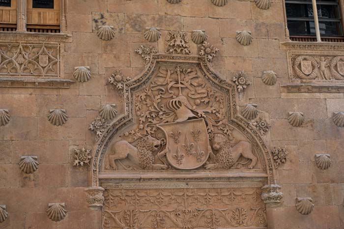 Fachada de La Casa de las Conchas en Salamanca