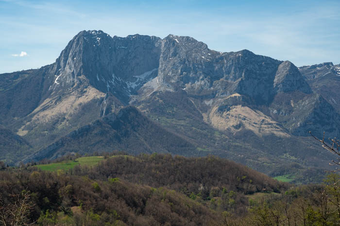 El Tiatordos visto desde la ruta al picu Pierzu en parque natural de Ponga, Asturias