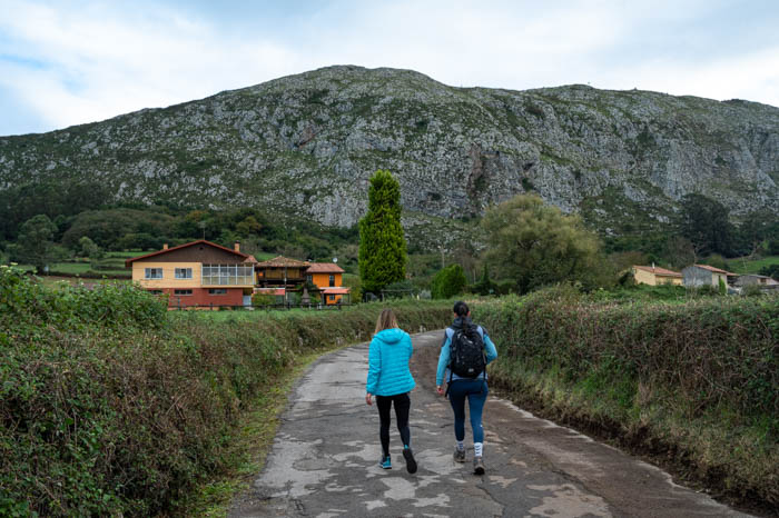 Comienzo de la ruta a Peña Careses en Siero, Asturias