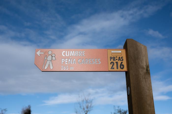 Desvío en la ruta a Peña Careses en Siero, Asturias