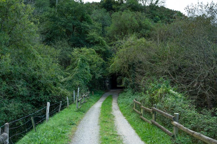 Túnel de Aveno en ruta a Peña Careses en Siero. Asturias